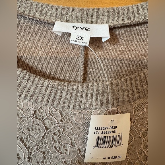 Fyve NWT Beige Women's Lace Detail Sweater, so soft and lightweight Size 2X - Picture 2 of 6